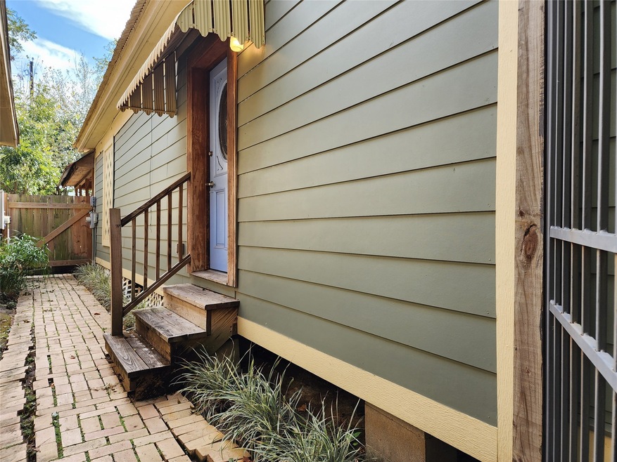428 W 27th St, Houston, TX 77008 - photo 1