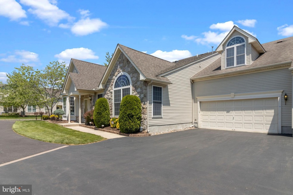 954 Daylily Dr unit V161, Langhorne, PA 19047 - photo 1