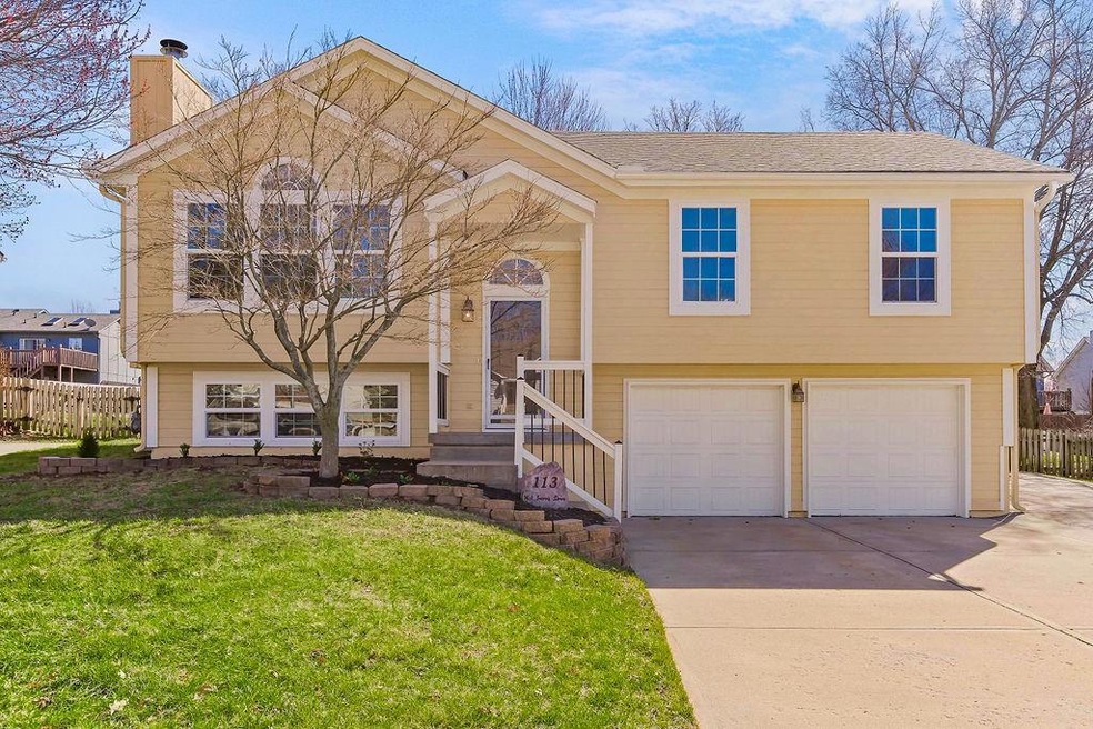 113 W Sierra Dr, Raymore, MO 64083 - photo 1