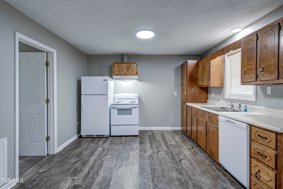 175 Scenic Apartment Rd unit 4, Unicoi, TN 37692 - photo 1