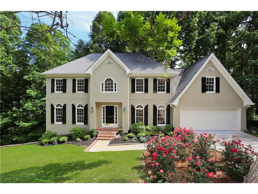 Private cul-de-sac lot in Byrnwyck, walking distan
