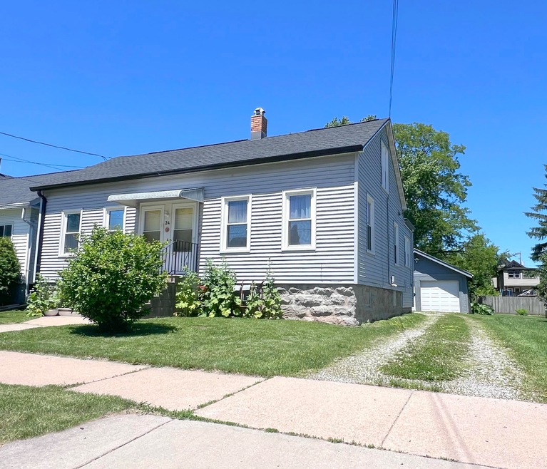 24 W 11th Ave, Oshkosh, WI 54902 - photo 1