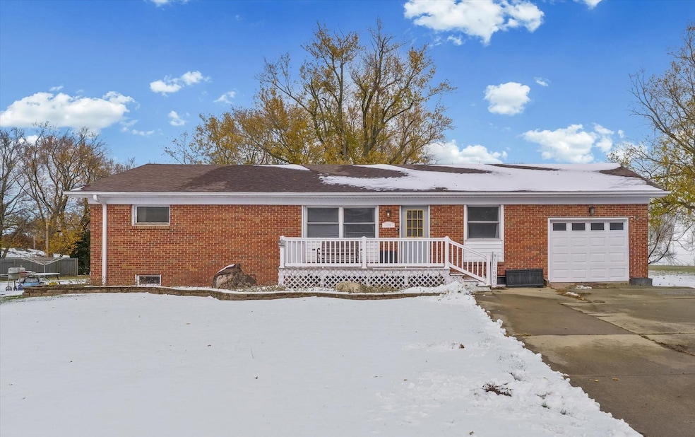 unlisted-address, Roberts, IL 60962 - photo 1