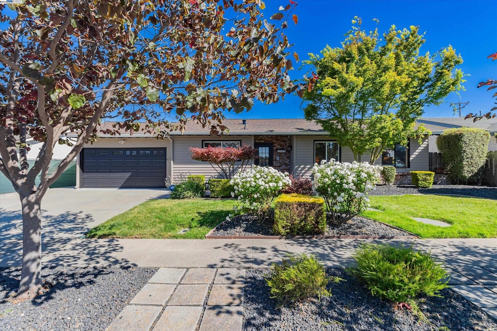 Sold $1,250,000 • Co-Listing Agent