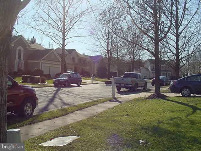 2890 Chevoit Hill Ct, Woodbridge, VA 22191 - photo 1