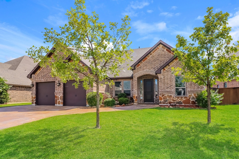 723 La Paloma Rd, Sanger, TX 76266 - photo 1