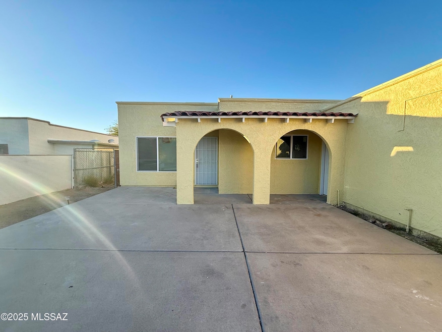 2921 W Saint Tropaz Ave unit 1, Tucson, AZ 85713 - photo 1