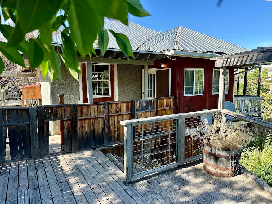 150 NW Harold Dr, Pullman, WA 99163 - photo 1