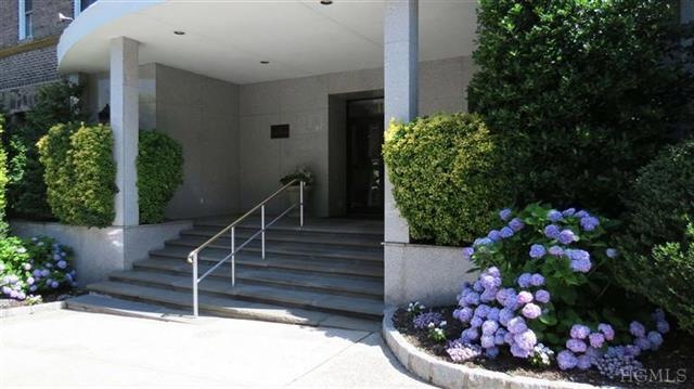 Chatsworth Gardens unit 712, Larchmont, NY 10538 - photo 1