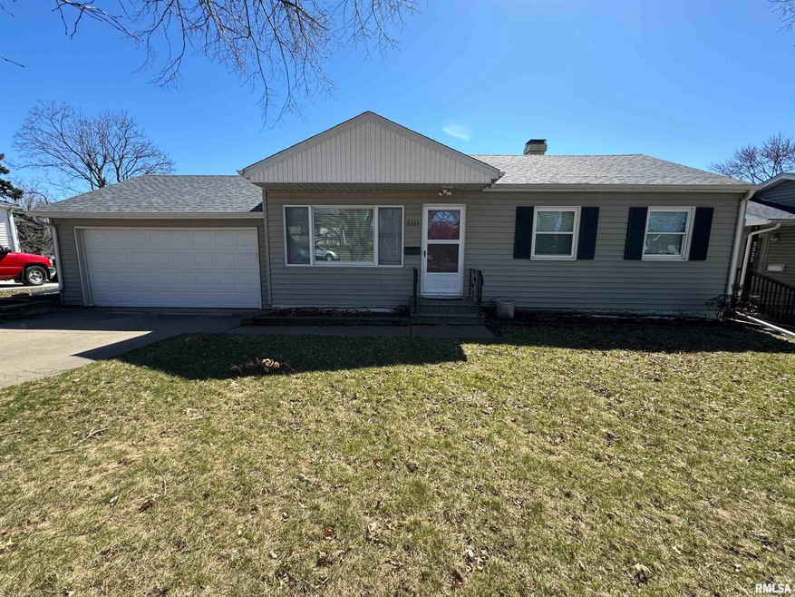 2325 W 43rd St, Davenport, IA 52806 - photo 1