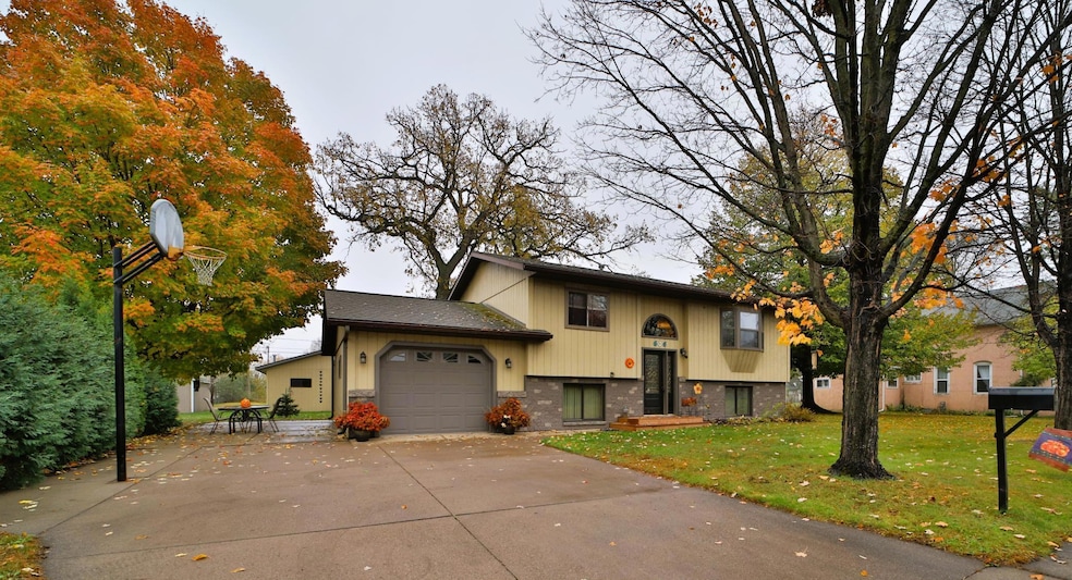 Pending $299,900 • Co-Listing Agent