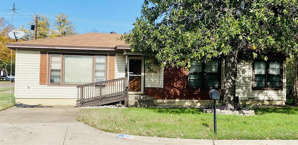 501 E Ellen Ave, Hurst, TX 76053 - photo 1