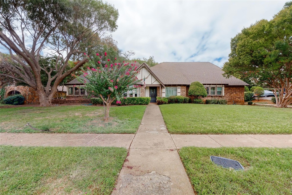 1400 Woodvine Dr, Euless, TX 76040 - photo 1