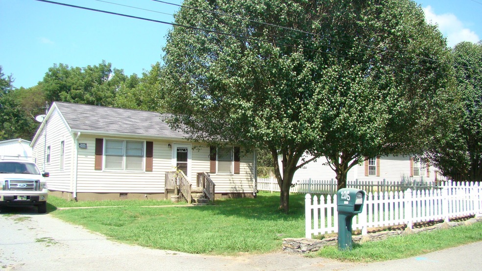 206 Austin Ave, Shelbyville, TN 37160 - photo 1