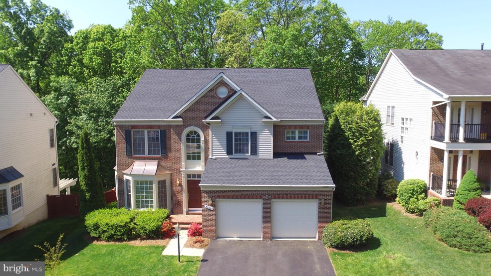 8626 James Creek Dr, Springfield, VA 22152 - photo 1