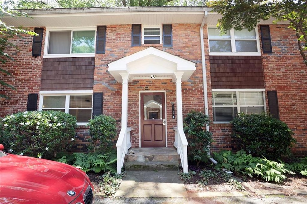 Welcome to Palisades By The Park- lovely brick community of 16 condos in the heart of Midtown! WALK SCORE 84!