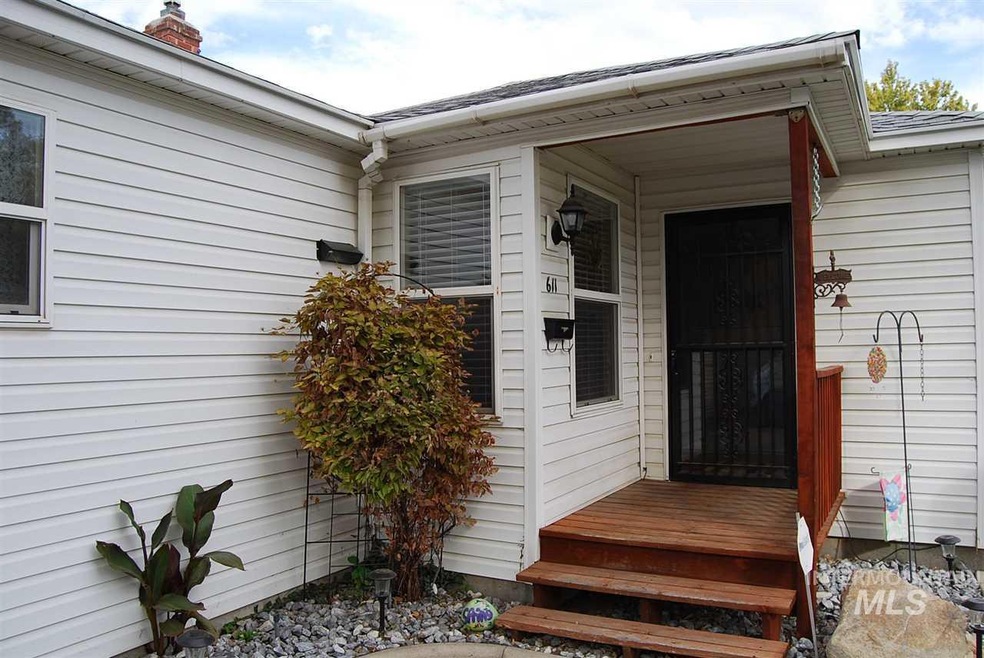 611 Almond St, Nampa, ID 83686 - photo 1