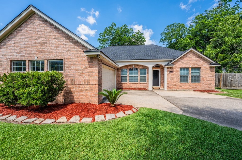 7113 Elbert St, Houston, TX 77028 - photo 1