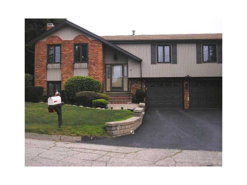 11 Laurie Ann Ct, Johnston, RI 02919 - photo 1