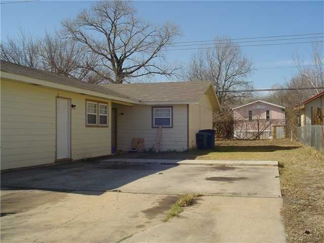 Exterior Front : Rear unit has no common walls, pa