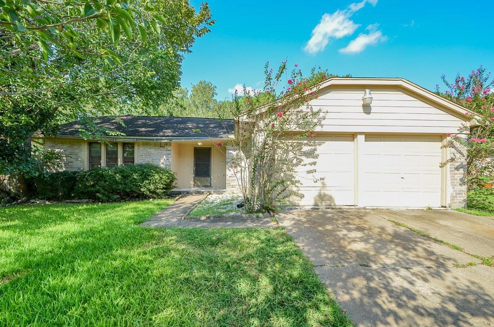 16427 Hibiscus Ln, Friendswood, TX 77546 - photo 1