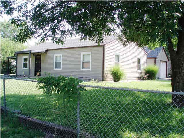 CORNER LOT RANCH W/ SIDE-LOAD GARAGE: NOTE PERMANE