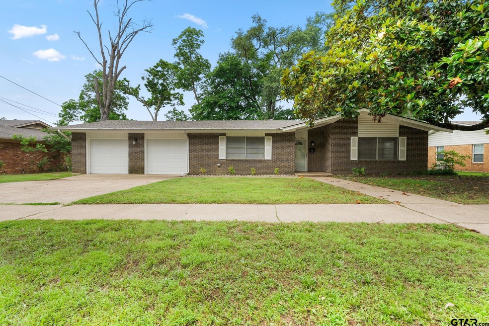 207 Samuel Dr, Tyler, TX 75701 - photo 1