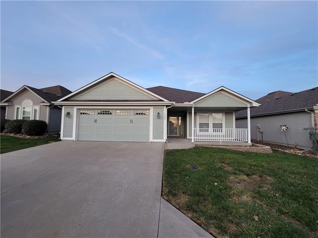 520 Neptune Dr, Raymore, MO 64083 - photo 1