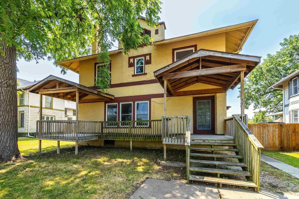 911 W Locust St, Davenport, IA 52804 - photo 1