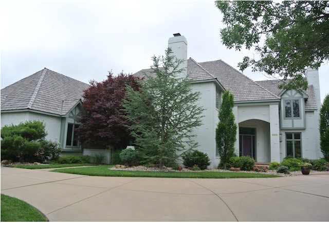 GORGEOUS ELEVATION WITH CIRCLE DRIVE AND SIDE LOAD