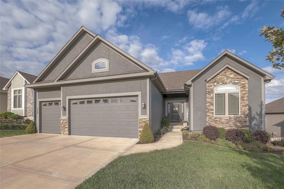 724 S Washington St, Raymore, MO 64083 - photo 1