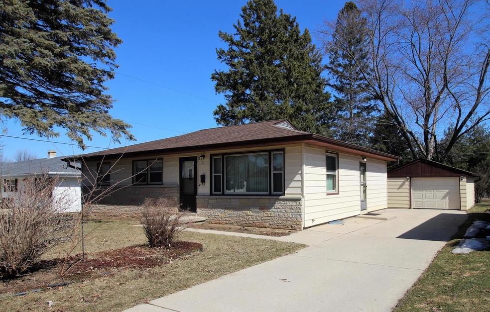 641 James Ct