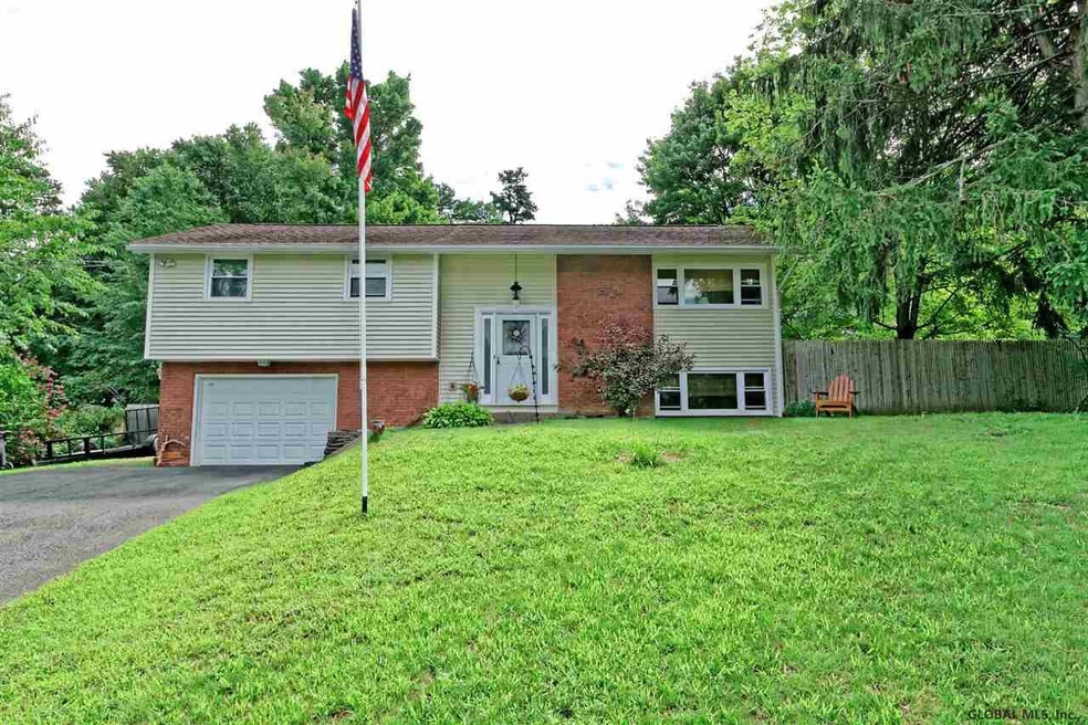 116 S Waldron Ln, Wynantskill, NY 12198 - photo 1