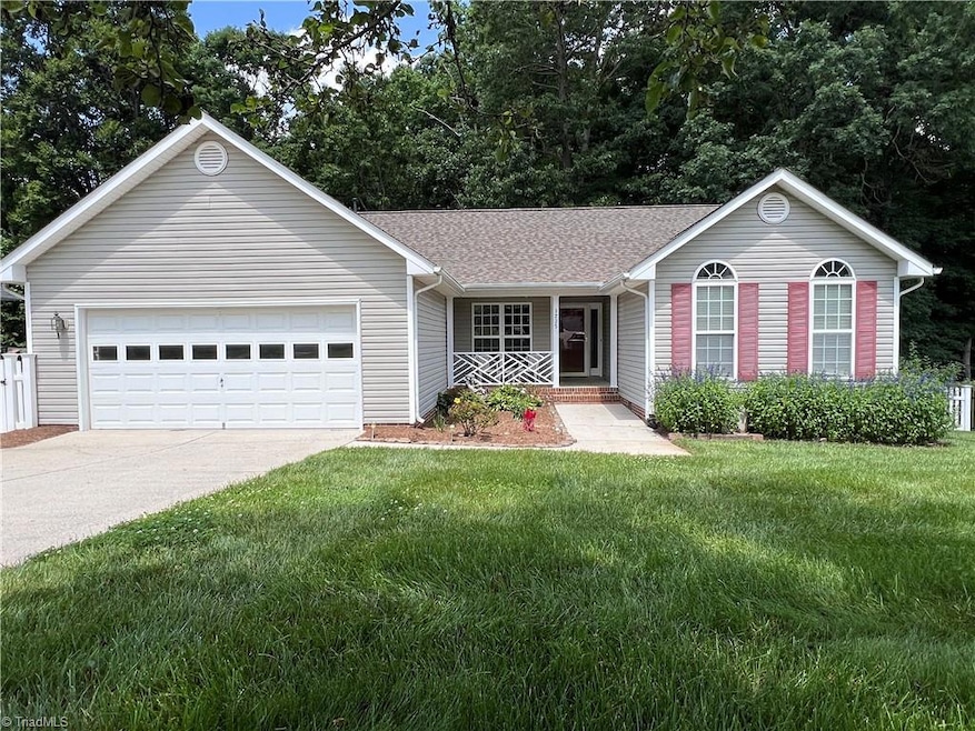 Welcome Home to 1235 Somerset Crossing Lane!!