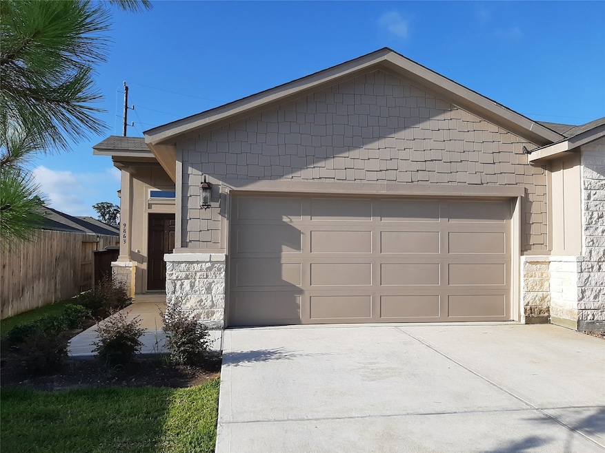9863 Grosbeak Ln, Magnolia, TX 77354 - photo 1