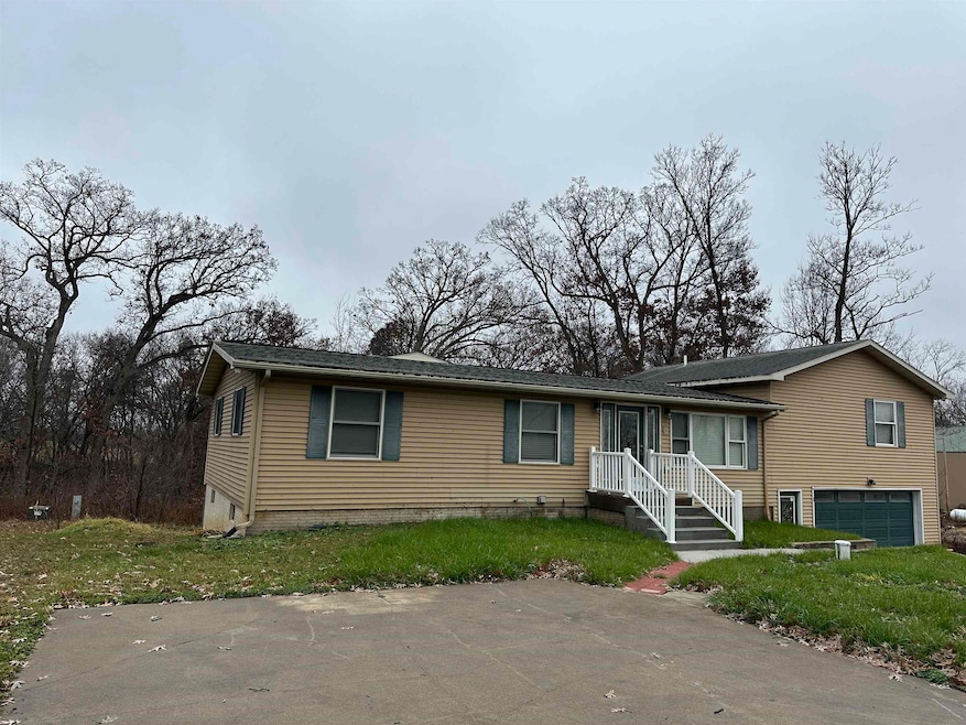 11027 Hillcrest Ln, Savanna, IL 61074 - photo 1