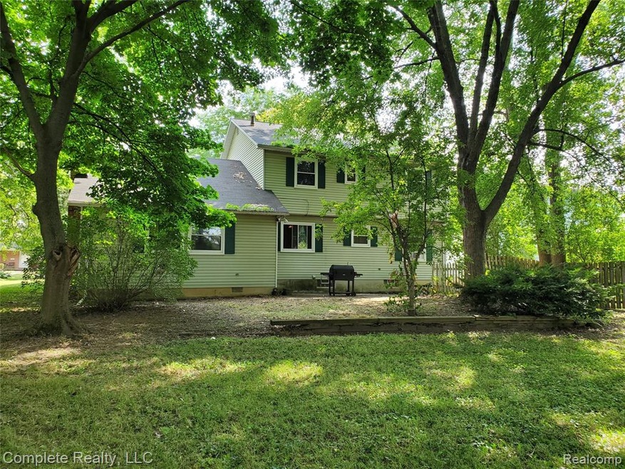 1808 Laurel Oak Dr, Flint, MI 48507 - photo 1