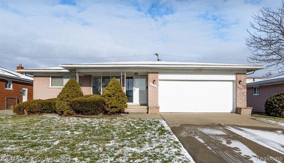 Beautiful ranch home with lots of curb appeal!