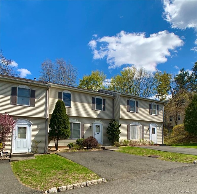 48 Muntz Ln, Garnerville, NY 10923 - photo 1