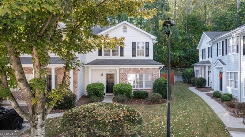 View of front of home featuring a front lawn
