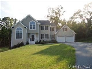 30 Meadow Wood Ln, Wappingers Falls, NY 12590 - photo 1