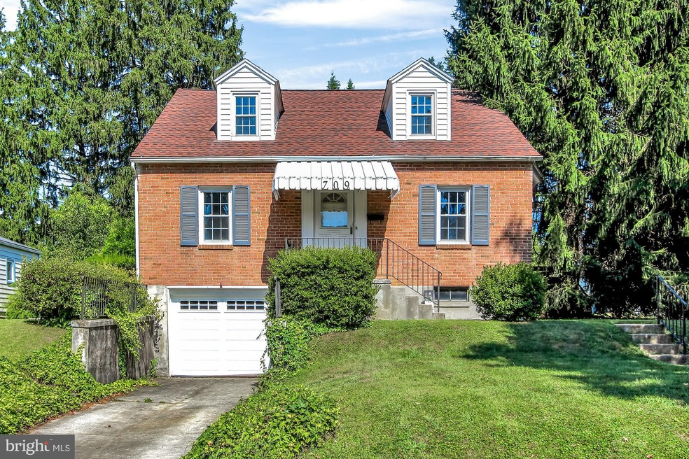 709 Harding St, New Cumberland, PA 17070 - photo 1