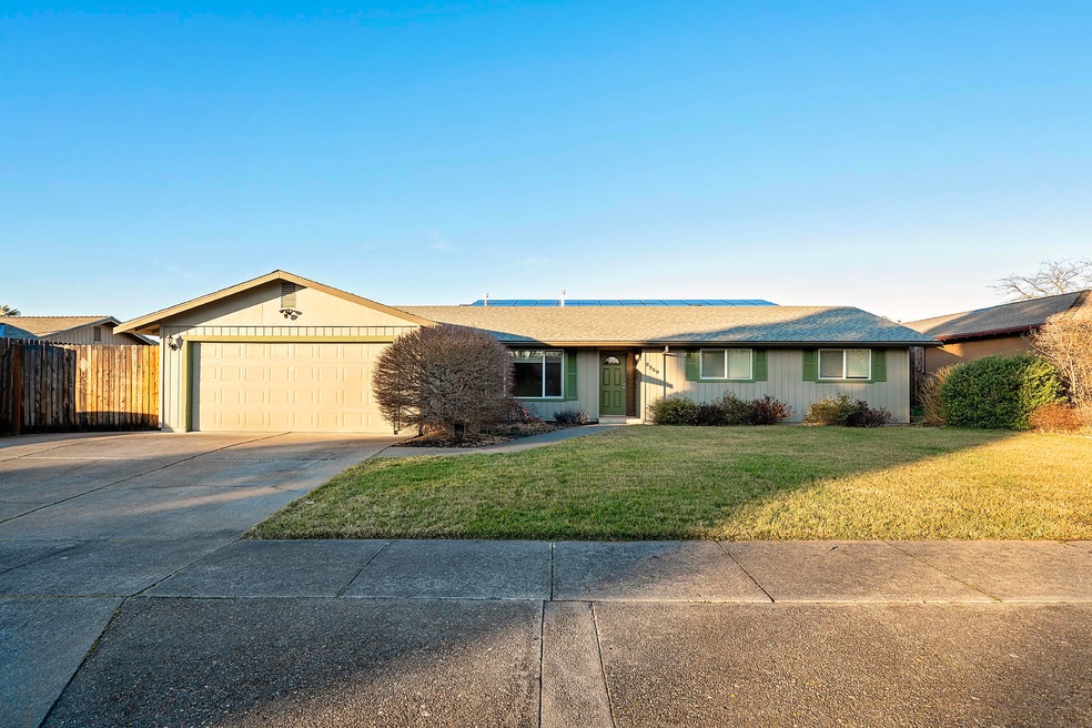 2359 Amaryllis St, Medford, OR 97504 - photo 1