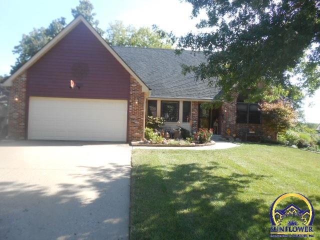 3833 SW Deer Trail Dr, Topeka, KS 66610 - photo 1