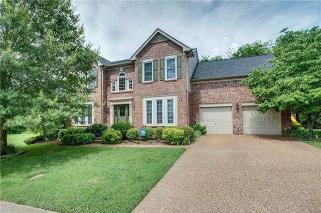 Beautiful well maintained home in established neighborhood. Buckinham Park is located  close to historic downtown Franklin.     
