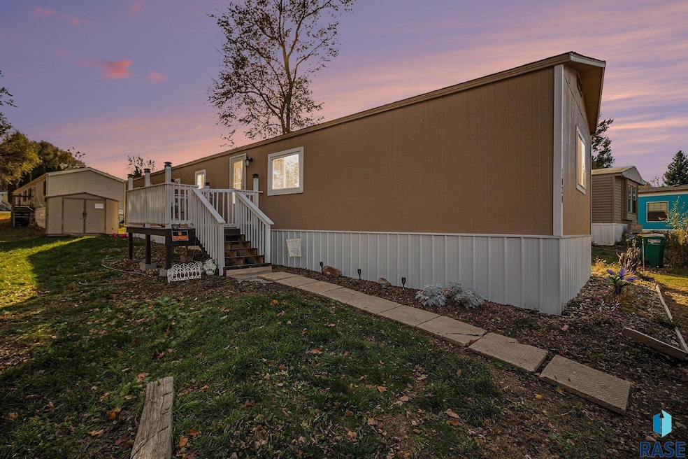 1020 N Bunker Place, Sioux Falls, SD 57103 - photo 1