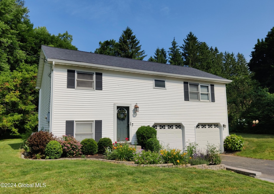 1021 Wtry Rd, Schenectady, NY 12309 - photo 1