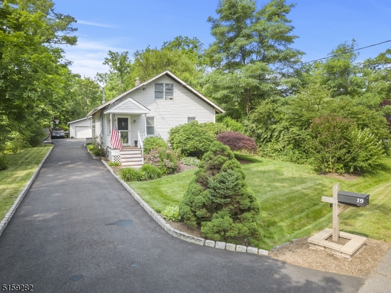 19 Ludlow Ave, Belle Mead, NJ 08502 - photo 1