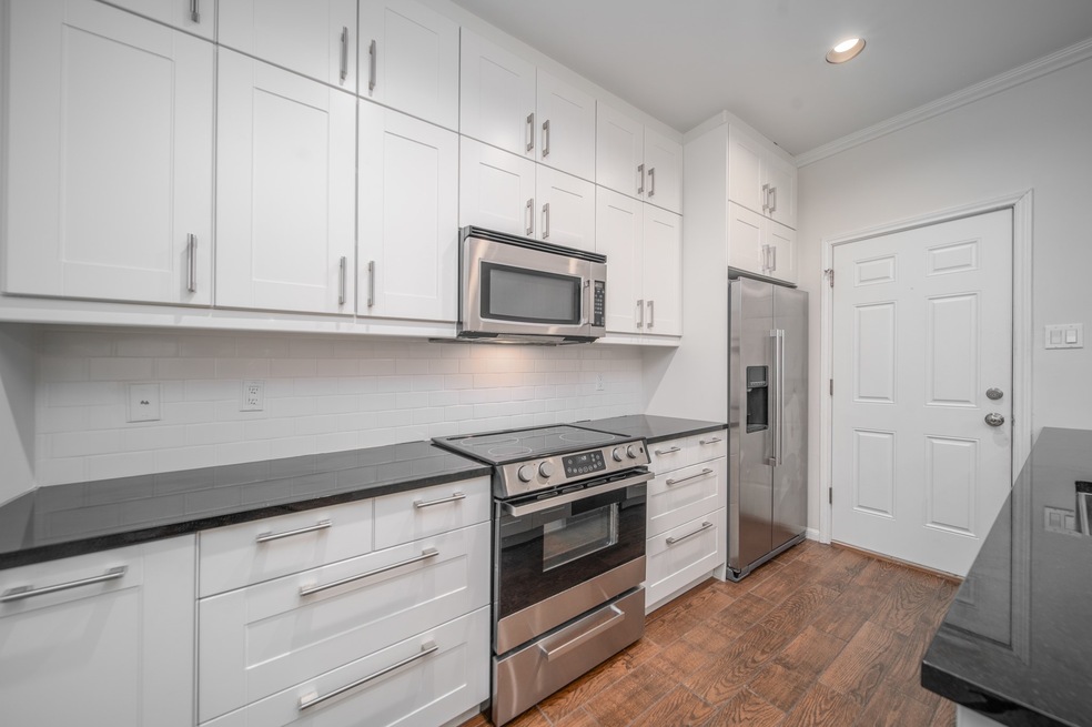 1201 Mcduffie St unit 103, Houston, TX 77019 - photo 1