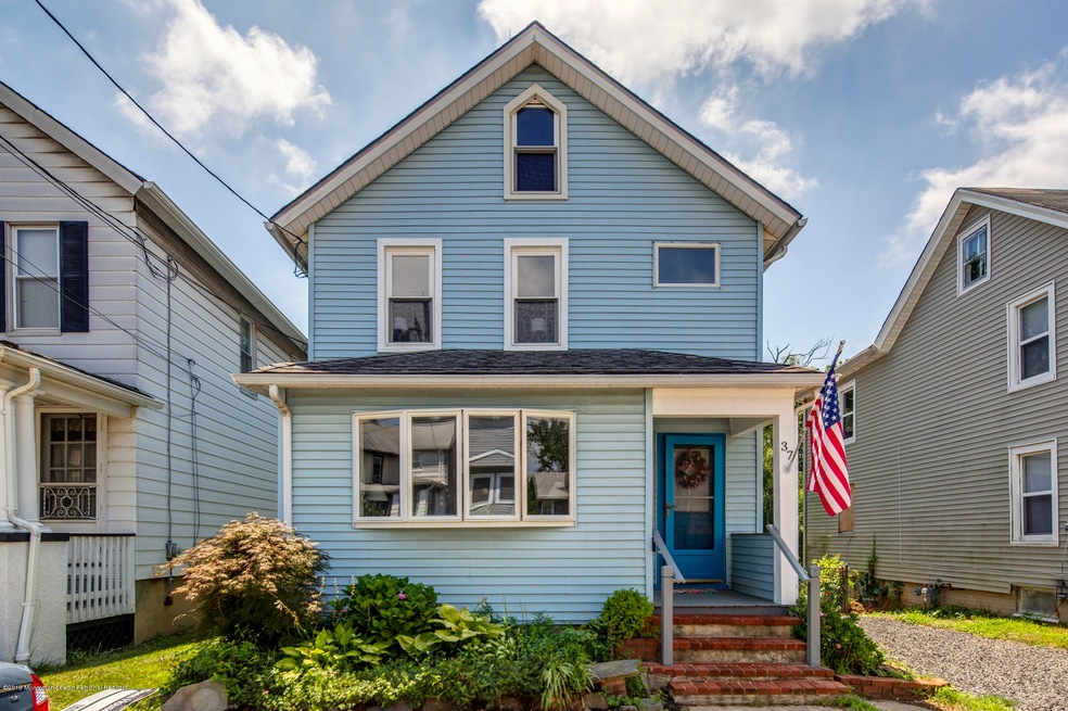 01_House Front